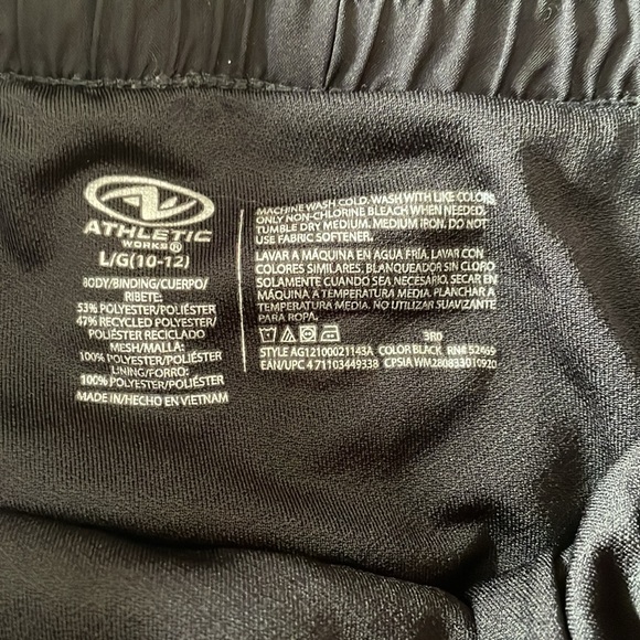 + ATHLETIC WORKS + Girls Black Shorts - Picture 4 of 6